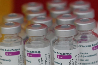 Llegaron más de 800 mil dosis de AstraZeneca donadas por España