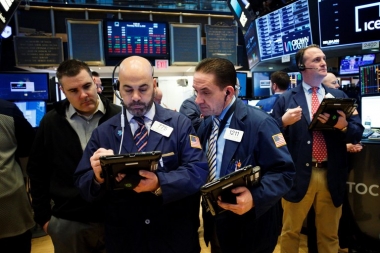 Mercados: los bonos argentinos pierden hasta 2% y el riesgo país supera los 1.800 puntos