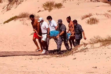 Seis argentinos fueron arrastrados por el mar Punta del Este: dos fueron hospitalizados por asfixia