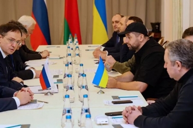 Rusia y Ucrania retoman el diálogo mientras siguen los combates