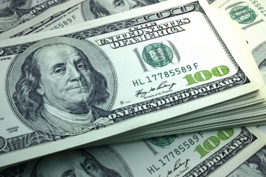 El dólar no da tregua y crece la incertidumbre económica: la cotización libre sube a $490