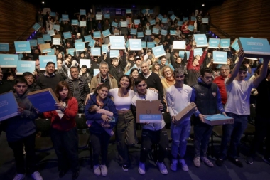 Mayra Mendoza junto a cientos de estudiantes quilmeños: “Es importante sostener las políticas públicas de inclusión y de igualdad”