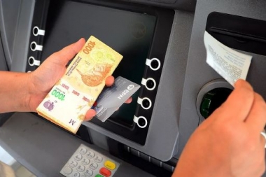 Debido a la alta inflación, bancos y aseguradoras decidieron adelantar el pago del aguinaldo