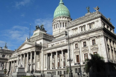 Comienza a debatirse el proyecto de "ley ómnibus" enviado por el Ejecutivo al Congreso