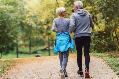 Cuánto tiempo recomiendan caminar según la edad para mantener una buena salud