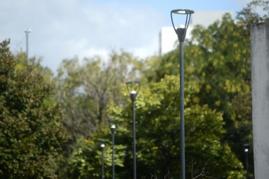 La Municipalidad sumó nuevas luminarias en barrios de zona norte y oeste de La Plata