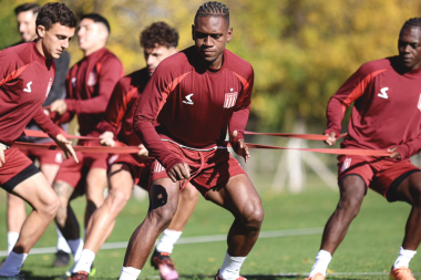 Estudiantes despidió su pretemporada con un ensayo abierto en UNO y empate 1‑1