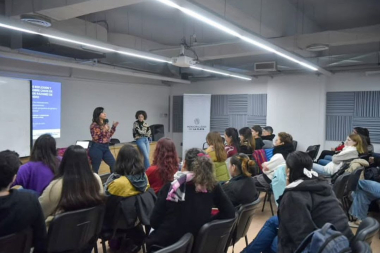 La ciudad refuerza sus políticas de género con talleres, ateneos y trabajo articulado en los barrios