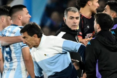 AFA sanciona a Costas: una fecha afuera o multa de $483 000 por el escándalo con Barracas Central
