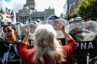 Organismos de derechos humanos se suman a la marcha de jubilados contra el ajuste