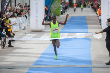 Habtamu Birlew Denekew gana la Maratón de Buenos Aires en su debut