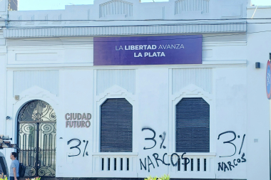 Escrachan local partidario de La Libertad Avanza en La Plata