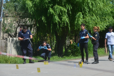 Conmoción en La Plata: hallan a una mujer sin vida en una zanja de Villa Elvira y crecen las sospechas